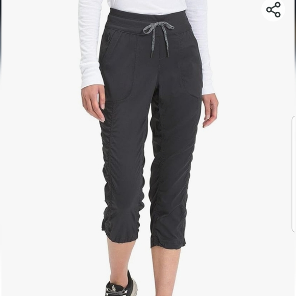 THE NORTH FACE Black Aprodite 2.0 Capris - Picture 2 of 16